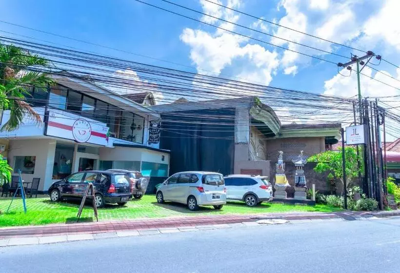 ペンション Lega Legi Town House Seminyak By The Lavana