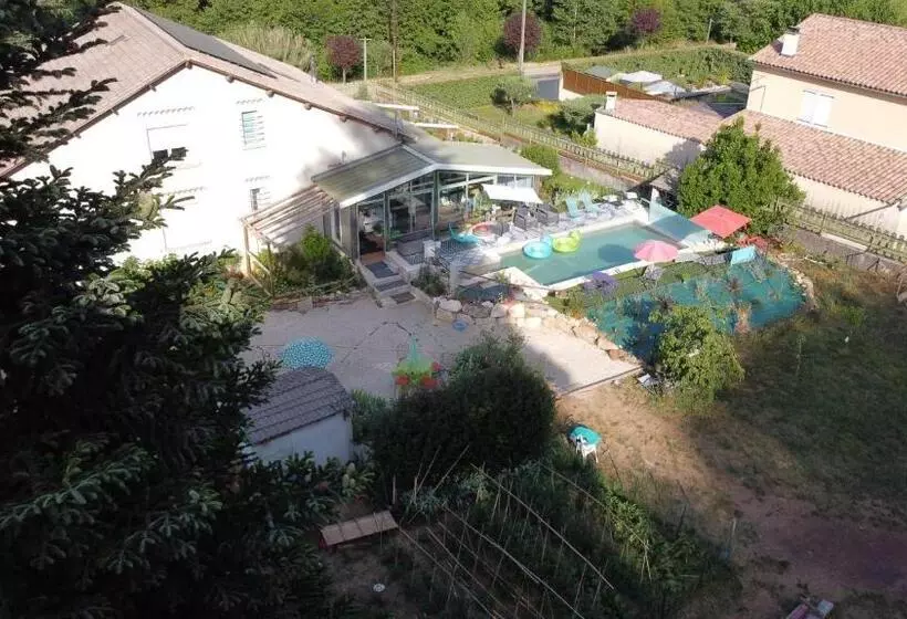 Aamiaismajoitus (B&B) Le Clos Du Cèdre