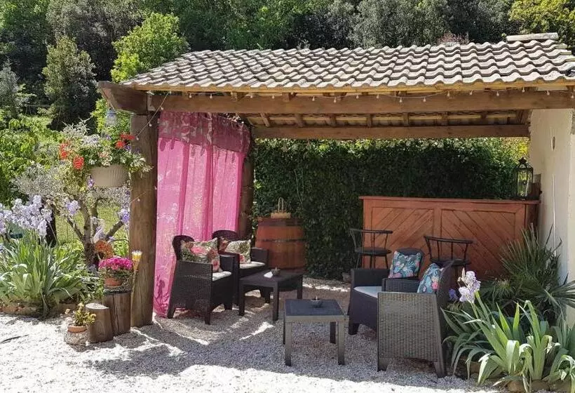 Aamiaismajoitus (B&B) Le Clos Du Cèdre