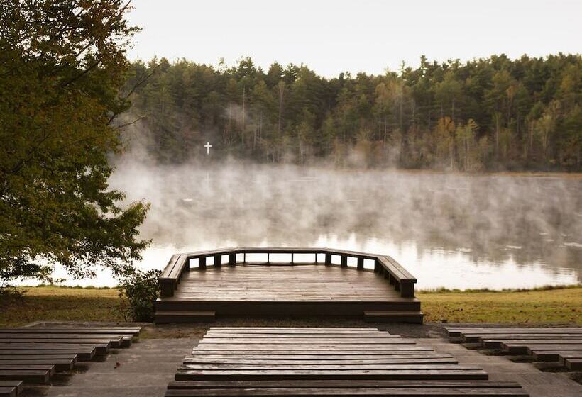 فندق Kanuga Inn & Lodging