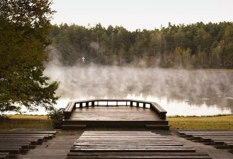 Hotelli Kanuga Inn & Lodging