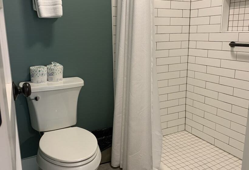 فندق Kanuga Inn & Lodging