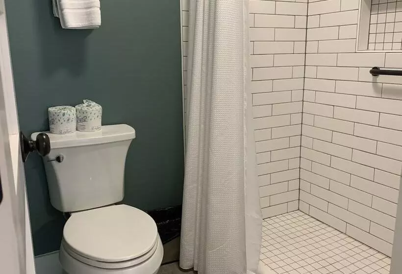 Hotelli Kanuga Inn & Lodging