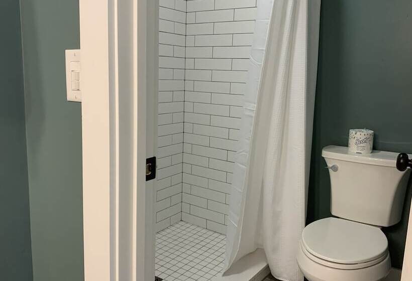 فندق Kanuga Inn & Lodging