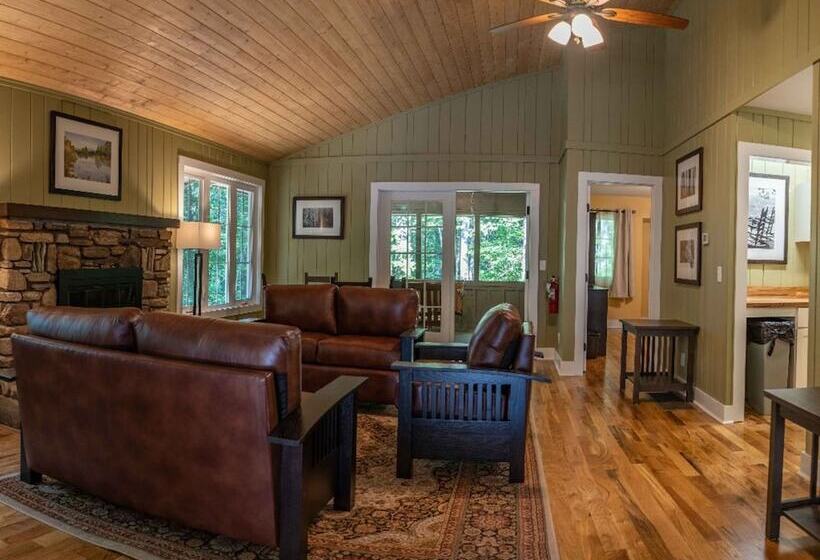 فندق Kanuga Inn & Lodging