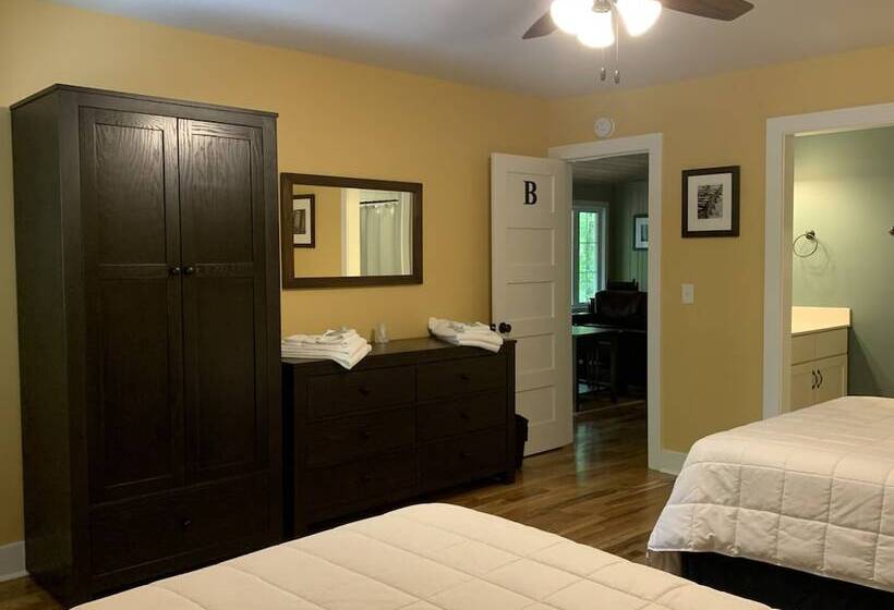 فندق Kanuga Inn & Lodging