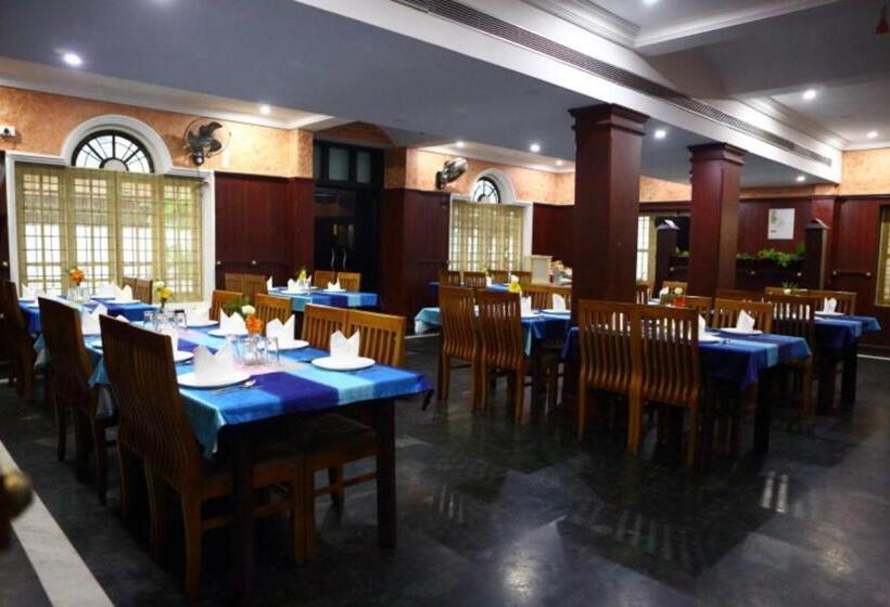 Hotel Kottavathil