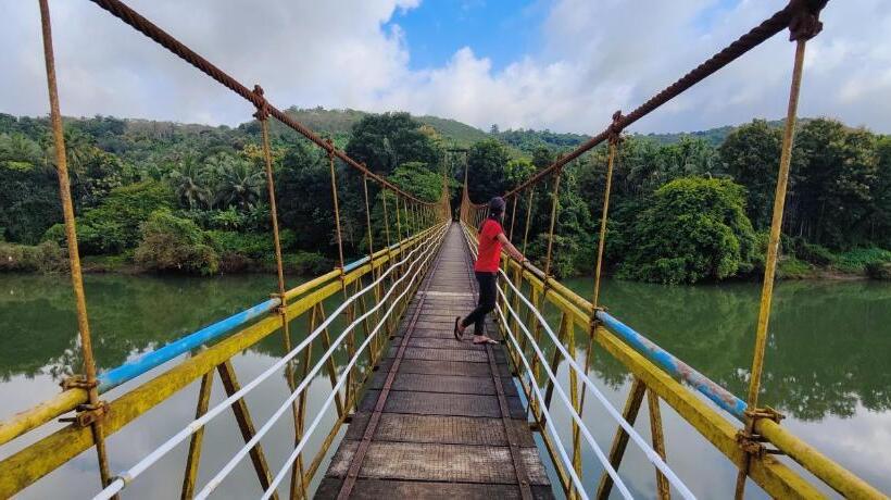 Hotel Kudil Mud Cottages, Cheemeni