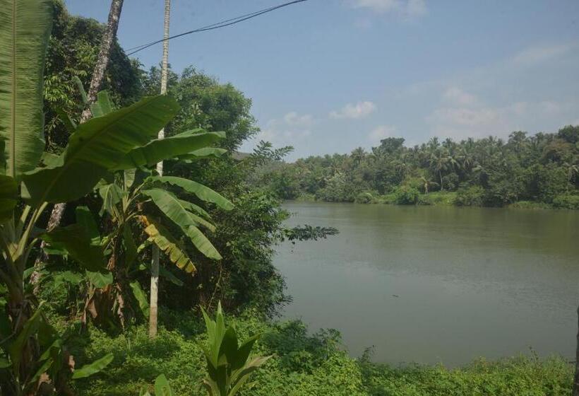 Hotel Kudil Mud Cottages, Cheemeni