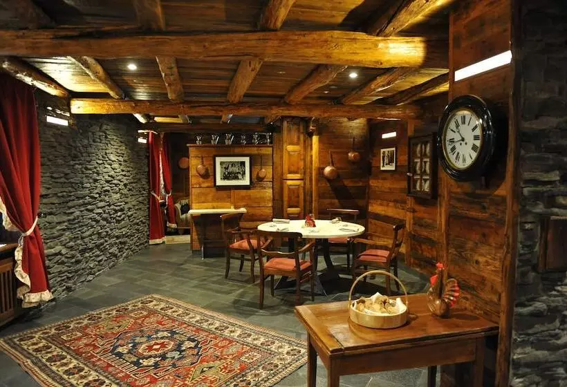 Majatalo Café Quinson Relais De Charme