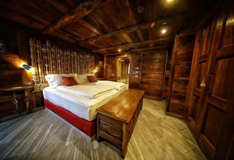 Majatalo Café Quinson Relais De Charme