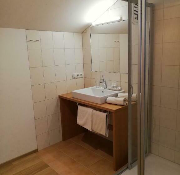 تختخواب و صبحانه Pension Zita