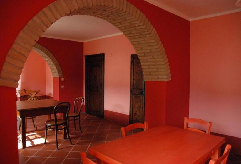 בית מלון כפרי La Carpinella