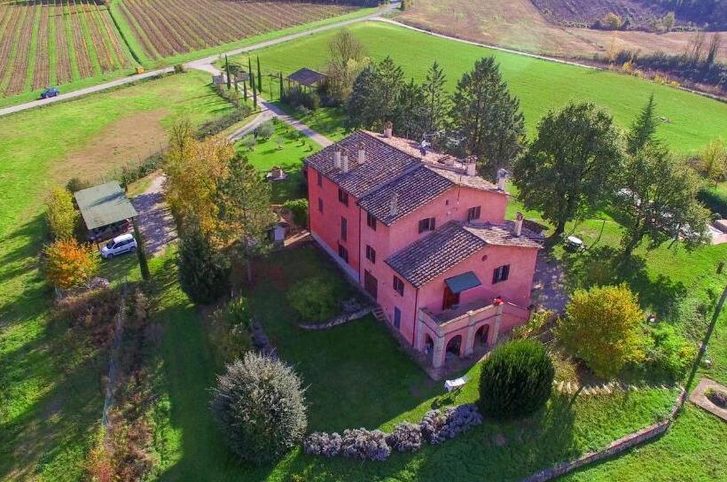 בית מלון כפרי La Carpinella