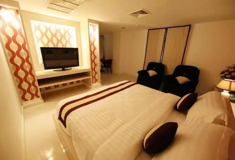 Grand Diamond City Hotel & Casino