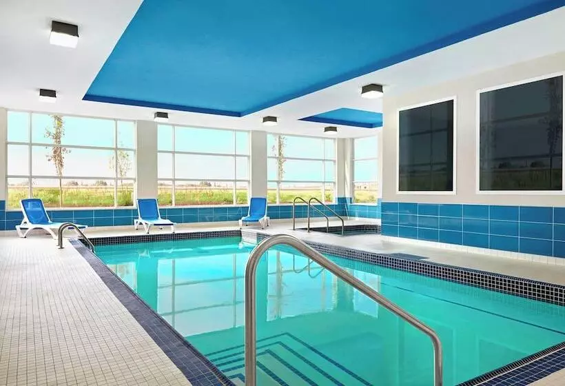 호텔 Four Points By Sheraton Edmonton International Airport