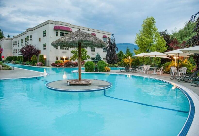 Отель Hilltop Inn  Salmon Arm