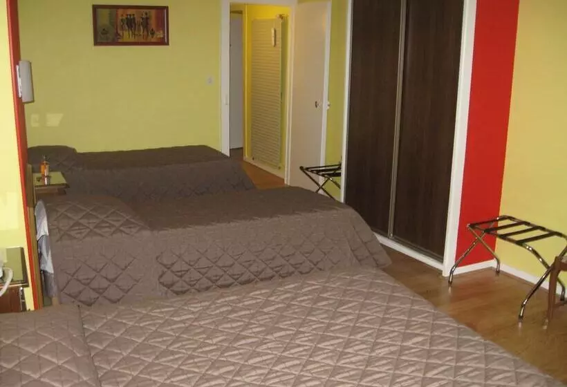 هتل Hôtel Du Cheval De Bronze