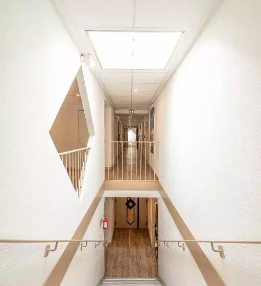 Отель Kyriad Direct Brignoles Provence Verte