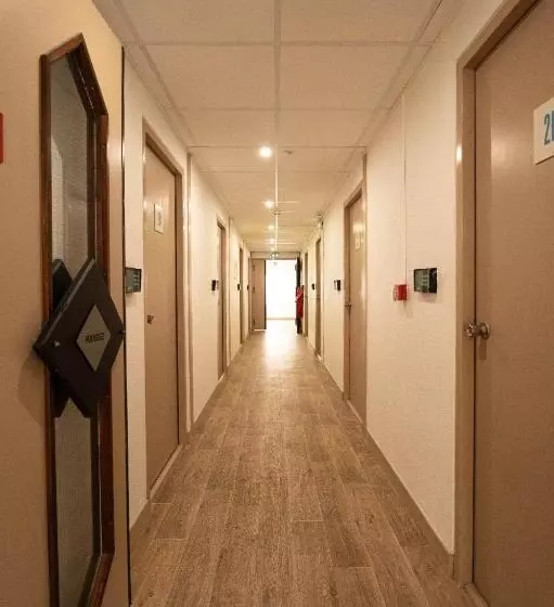 Отель Kyriad Direct Brignoles Provence Verte