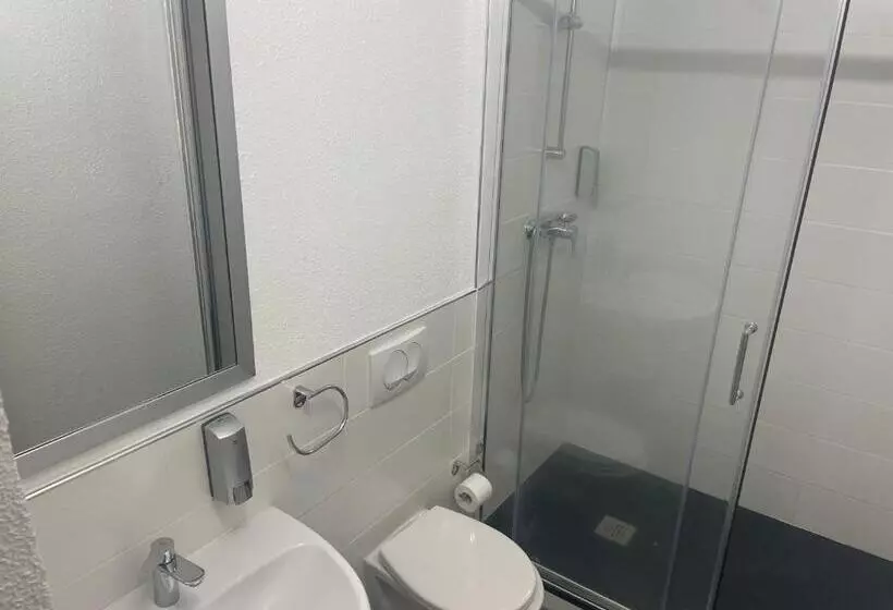 Отель Kyriad Direct Brignoles Provence Verte