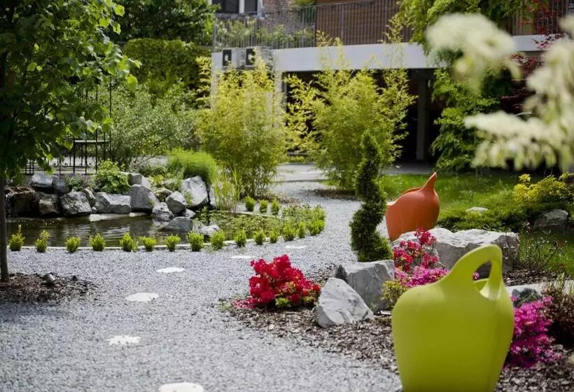 Hotel Logis Hôtel Victor Hugo & Spa