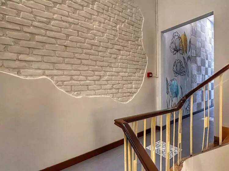 هتل Monsoon Riverside