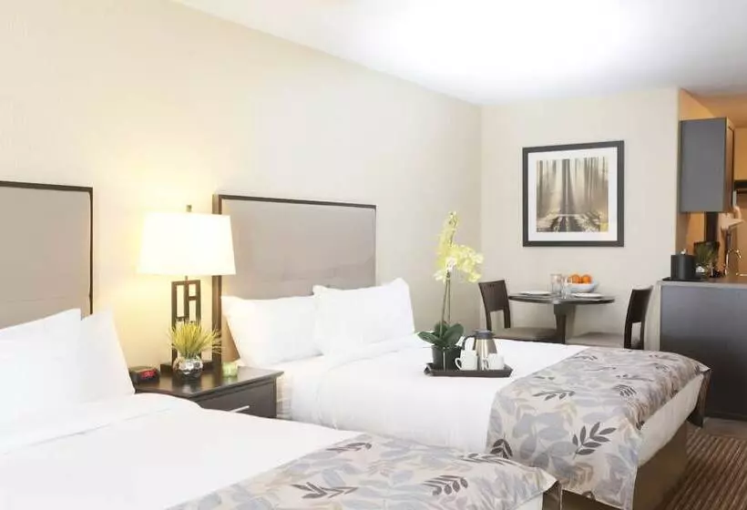 Отель Pomeroy Inn & Suites At Olds