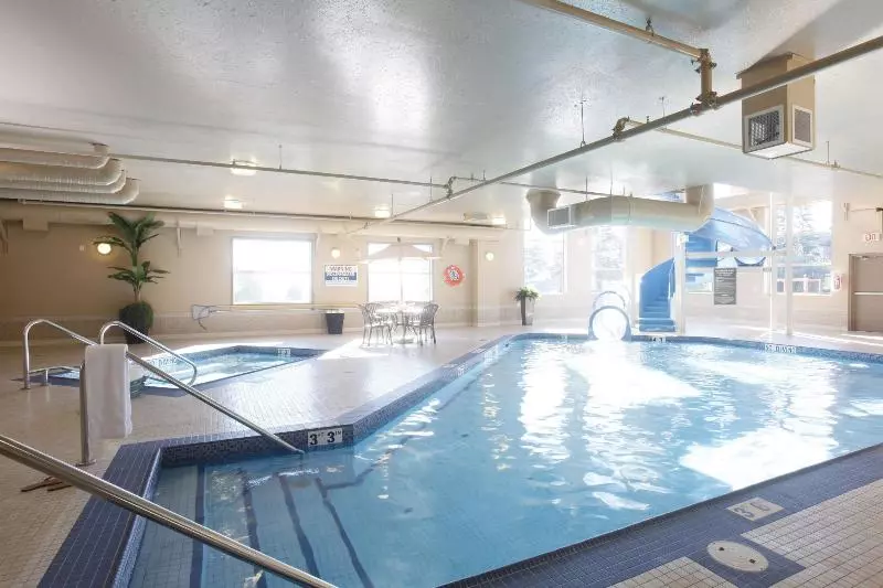 Отель Pomeroy Inn & Suites At Olds