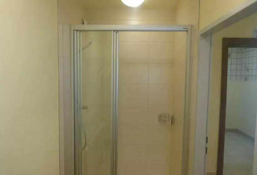 ホテル Rosslwirt Rast