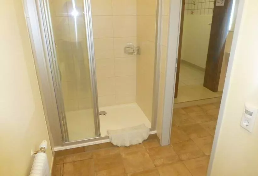 ホテル Rosslwirt Rast