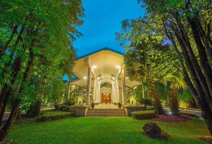 Отель The Privilege Floor By Borei Angkor