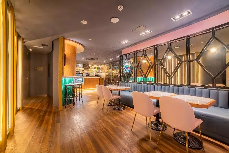 Отель Indigo Madrid Gran Via, An Ihg