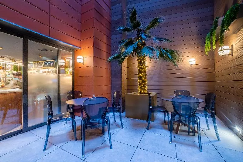 Отель Indigo Madrid Gran Via, An Ihg