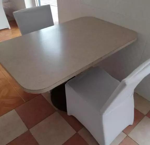 هتل Hôtel Saint Lazaros