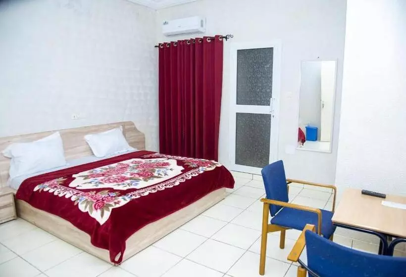 هتل Hôtel Saint Lazaros