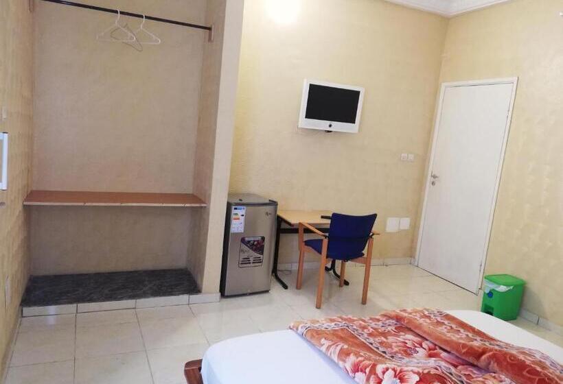 هتل Hôtel Saint Lazaros