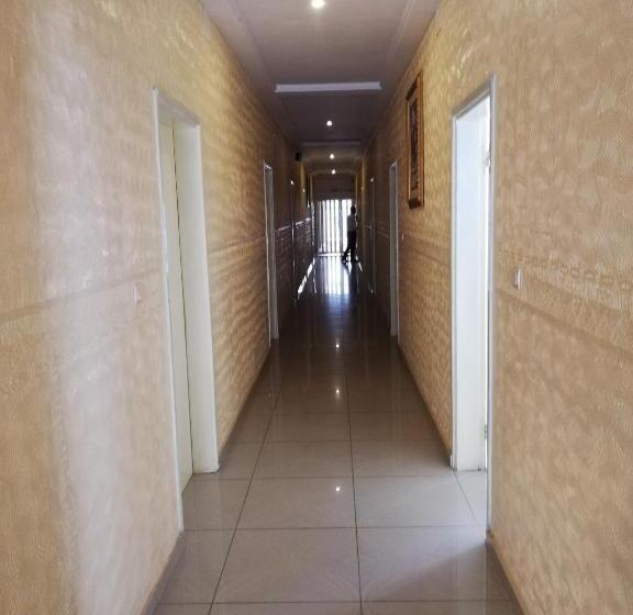 هتل Hôtel Saint Lazaros