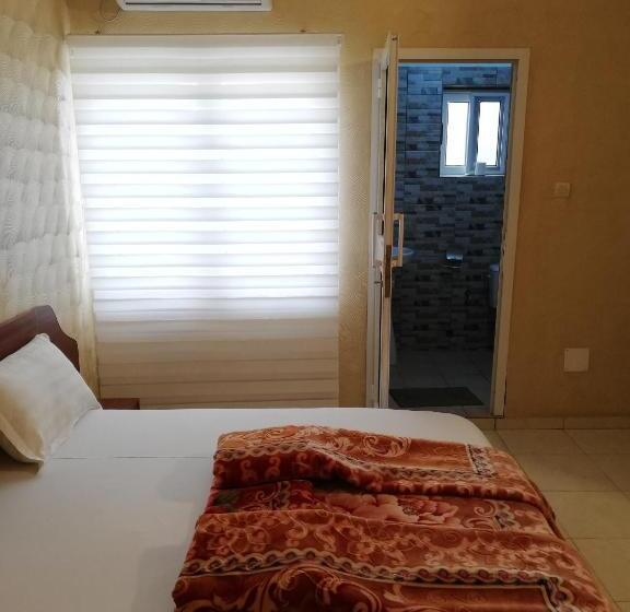 هتل Hôtel Saint Lazaros