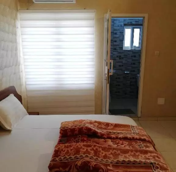 هتل Hôtel Saint Lazaros