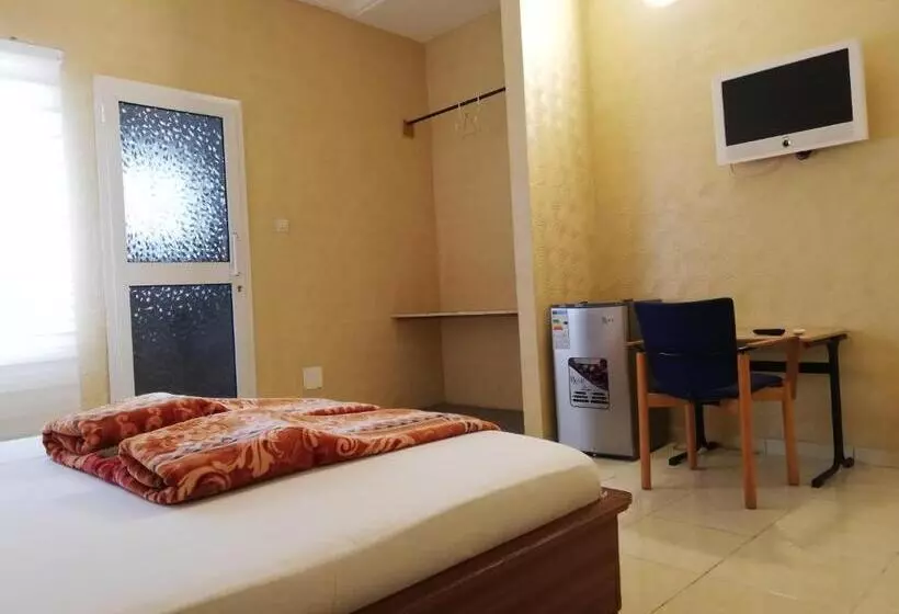هتل Hôtel Saint Lazaros