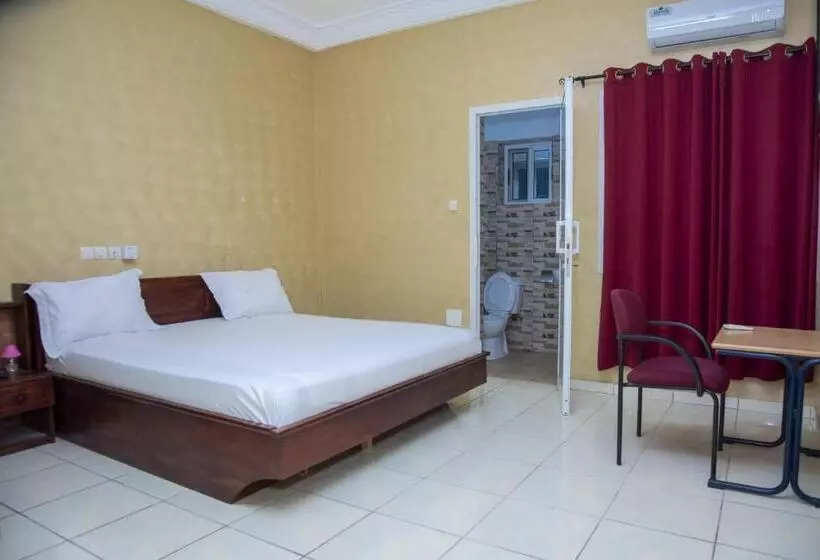 هتل Hôtel Saint Lazaros