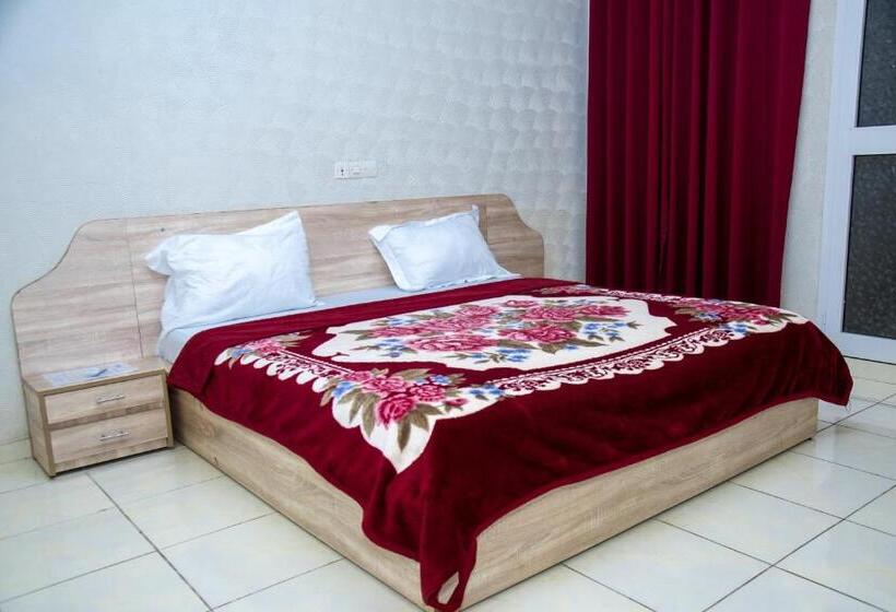 هتل Hôtel Saint Lazaros