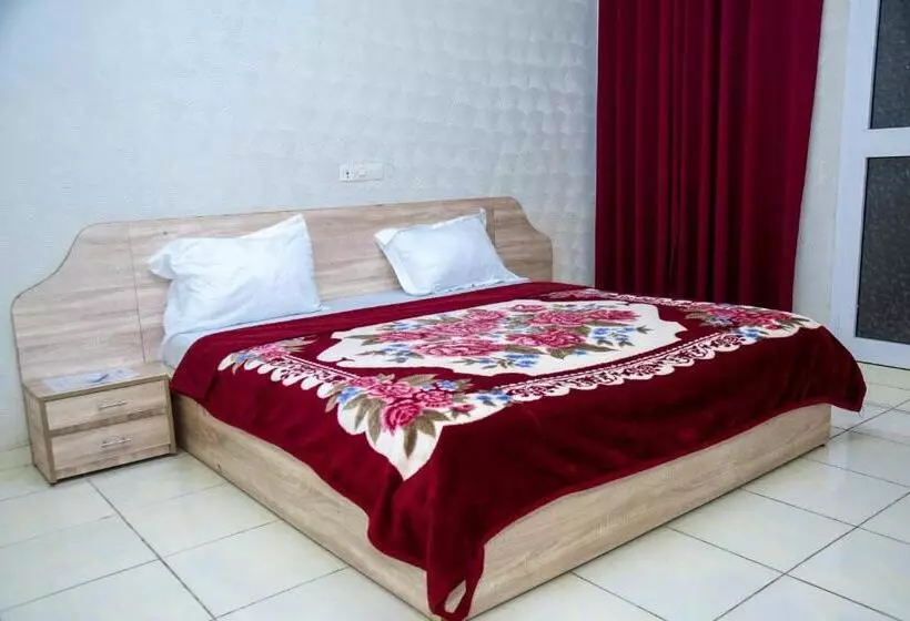 هتل Hôtel Saint Lazaros