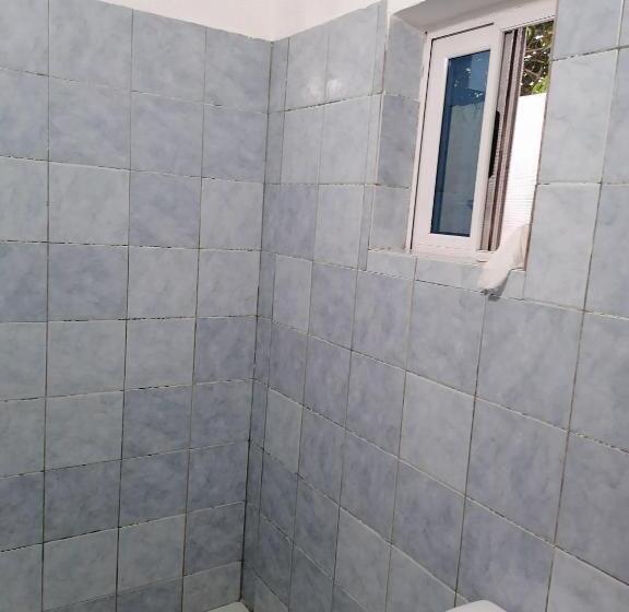 هتل Hôtel Saint Lazaros