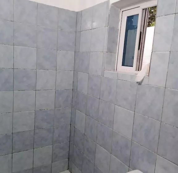 هتل Hôtel Saint Lazaros