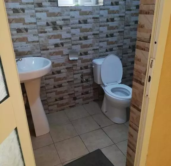 هتل Hôtel Saint Lazaros