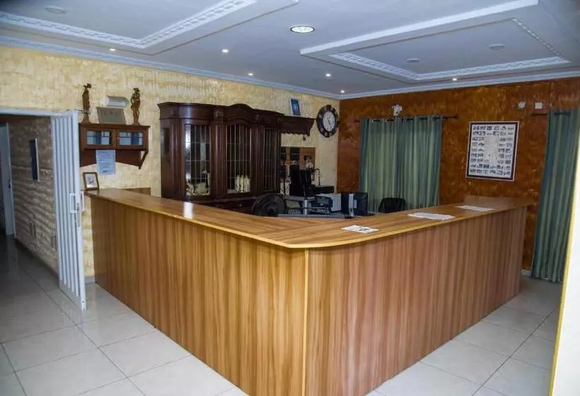 هتل Hôtel Saint Lazaros