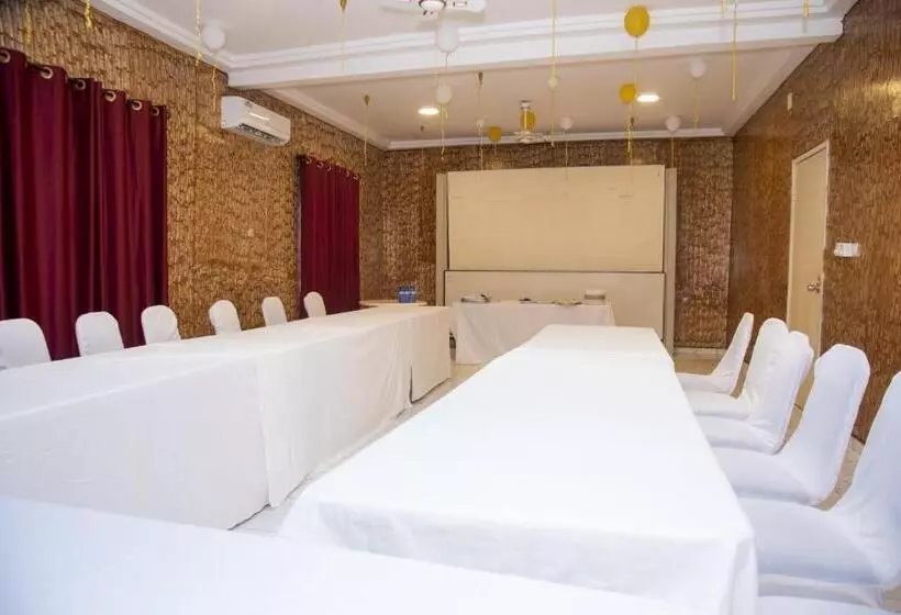 هتل Hôtel Saint Lazaros