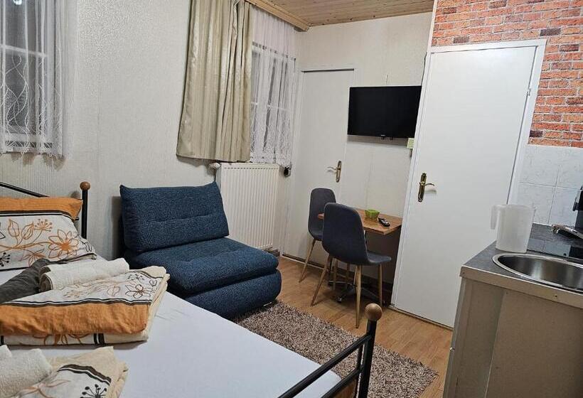 ペンション Apia House